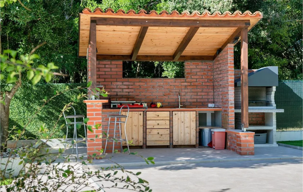 Awesome Home In Peruski With Wifi