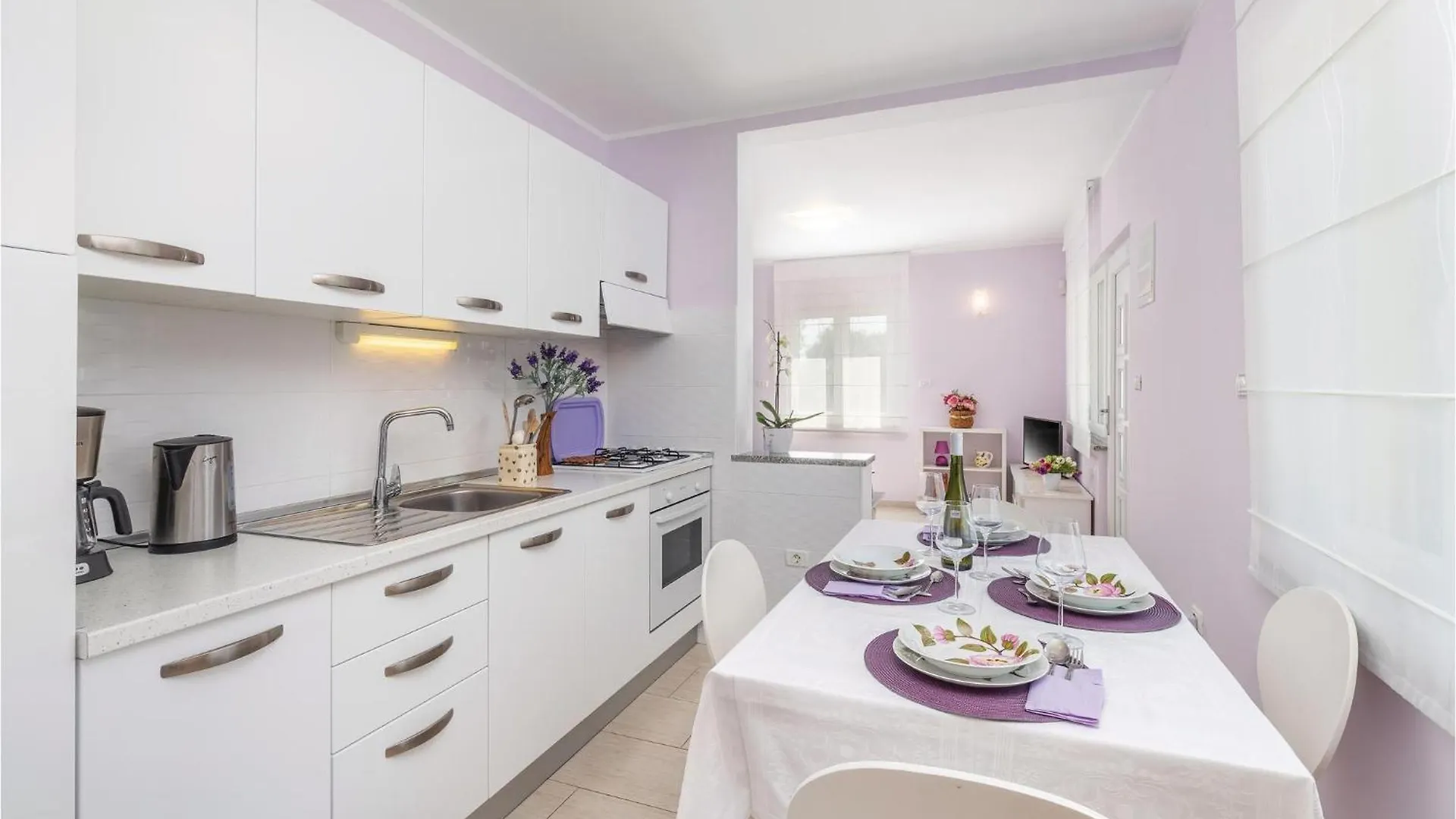Awesome Home In Peruski With Wifi