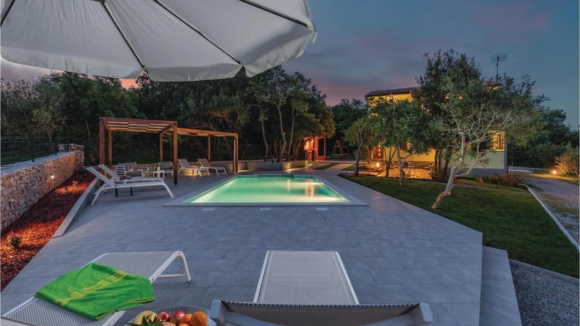 Awesome Home In Peruski With Wifi Holiday home