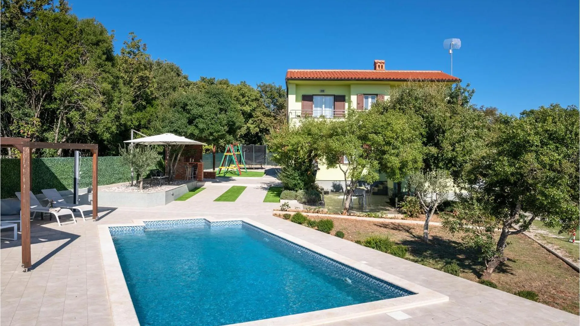 Awesome Home In Peruski With Wifi Holiday home